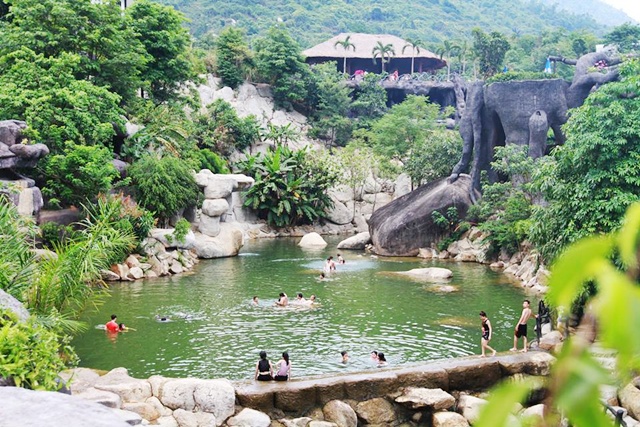 Tour Suối Khoáng Nóng Núi Thần Tài Đà Nẵng