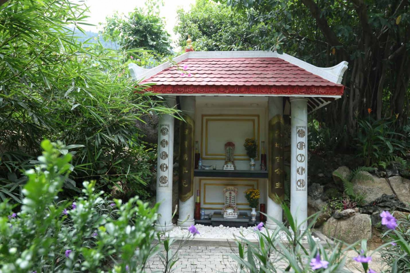 miếu sơn thần núi thần tài