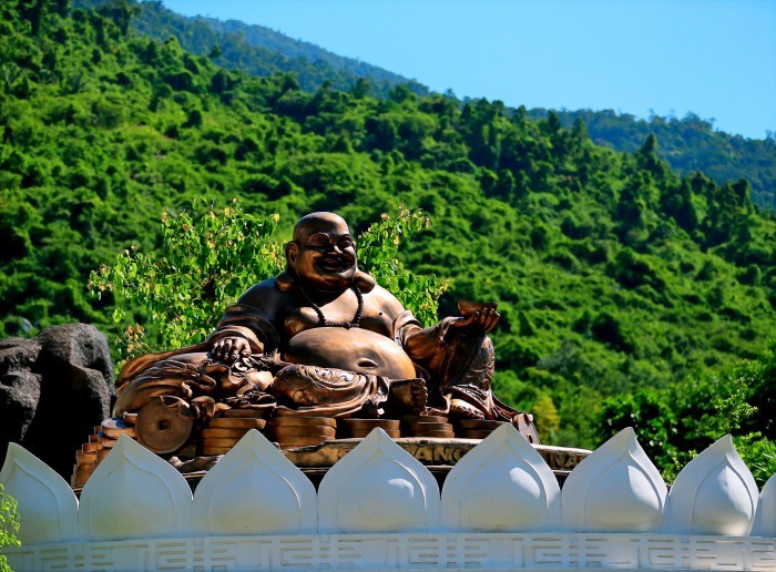 tượng di lặc núi thần tài