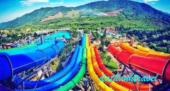 Trượt thác nước trên núi thần tài