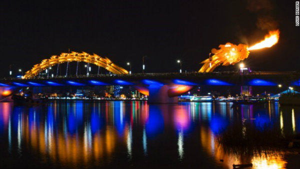 Hoạt động phun lửa, phun nước của cầu Rồng sẽ gắn kết với các hiệu ứng âm thanh, ánh sáng trên cầu và các chương trình nghệ thuật ở khu vực hai đầu cầu