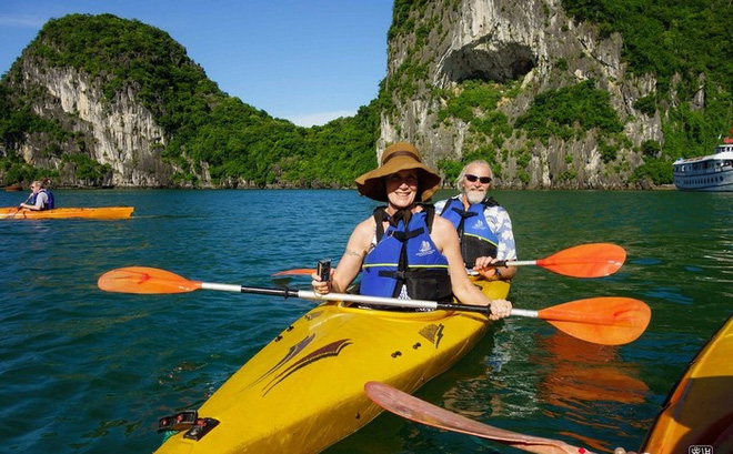 Chèo thuyền Kayak hạ long