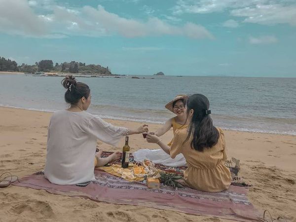 Du khách có thể cắm trại, nướng BBQ trên các bãi biển ở Cái Chiên