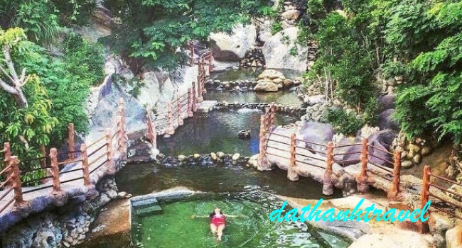 tắm suối trên núi thần tài