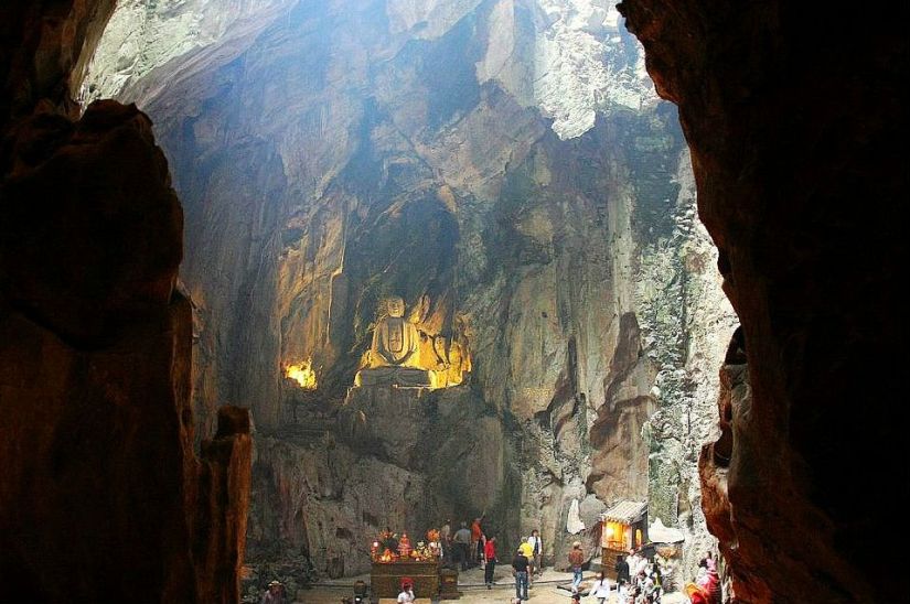 hoa nghiêm động ngũ hành sơn