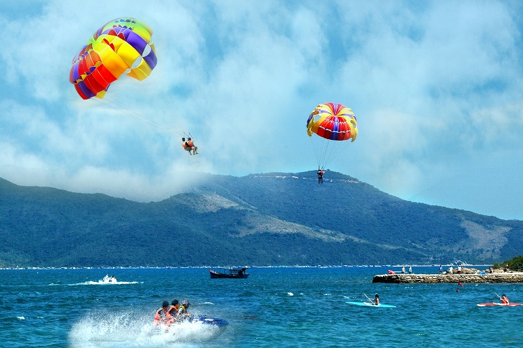 Dù bay trên biển đà nẵng