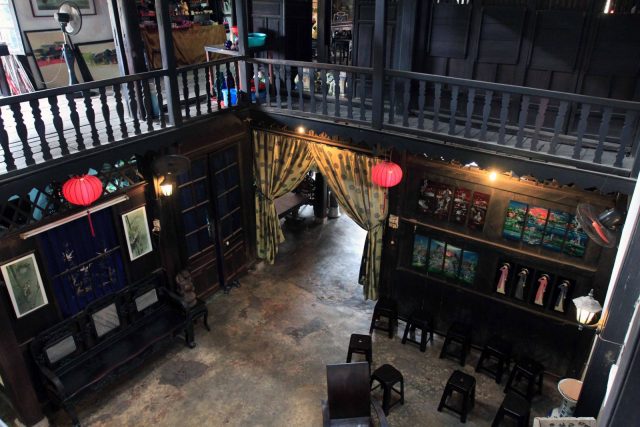 Các lối hành lang xung quanh nhà