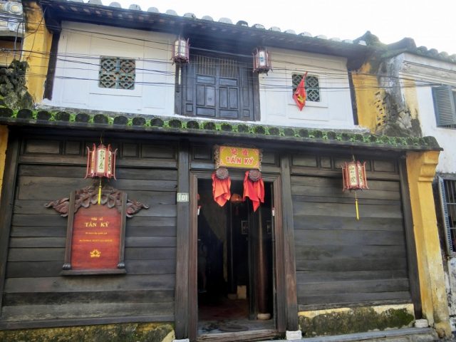 Khám phá bên trong Nhà Cổ Tần Ký