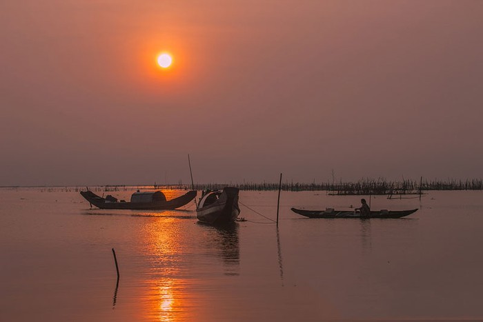 Tới phá Tam Giang, bạn sẽ được trải nghiệm và tìm hiểu cuộc sống của con người nơi đây.