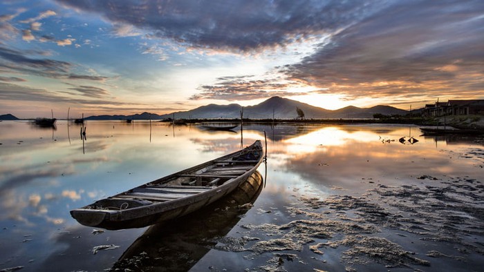 Phá Tam Giang thuộc địa phận 4 huyện Phong Điền, Quảng Điền, Hương Trà và Phú Vang thuộc tỉnh Thừa Thiên-Huế.