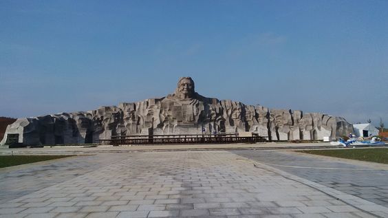 tượng đài mẹ thứ