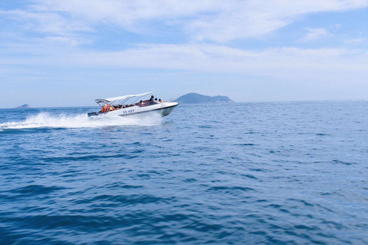 tàu cano cao tốc cù lao chàm