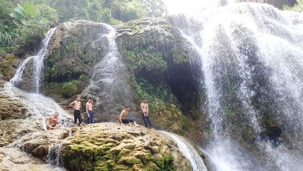 Thác Mu thu hút dần đông khách đến tham quan